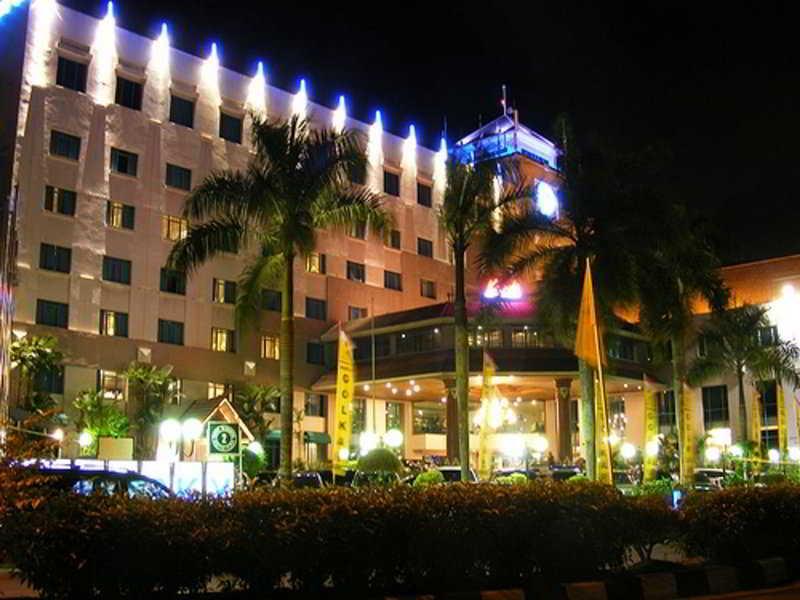 Blue Sky Hotel Balikpapan Exterior photo