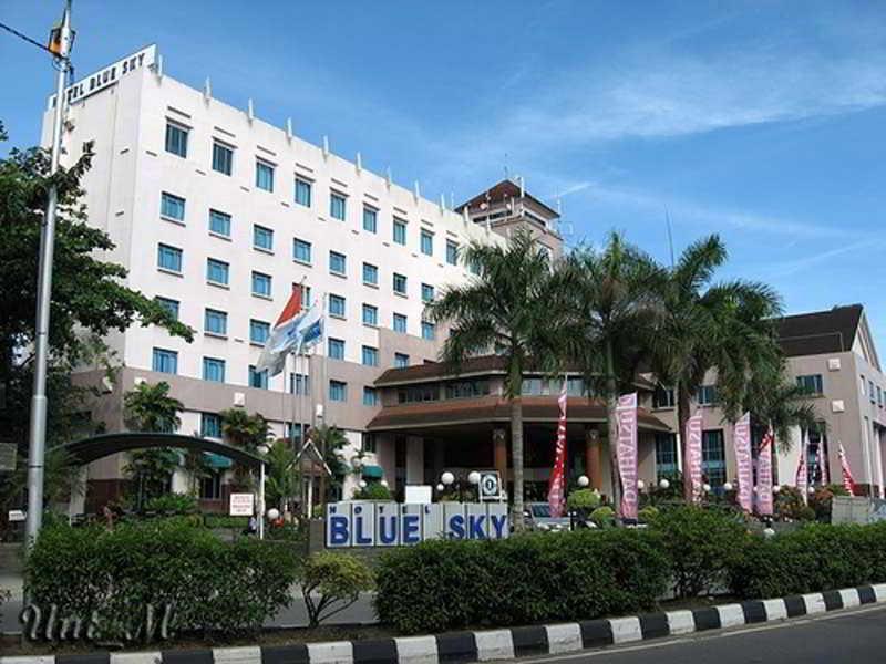 Blue Sky Hotel Balikpapan Exterior photo