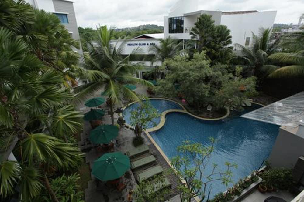 Blue Sky Hotel Balikpapan Exterior photo