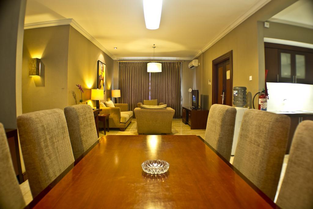 Blue Sky Hotel Balikpapan Exterior photo