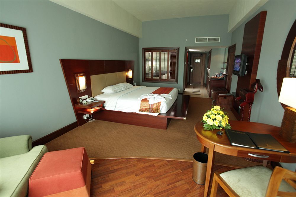 Blue Sky Hotel Balikpapan Exterior photo