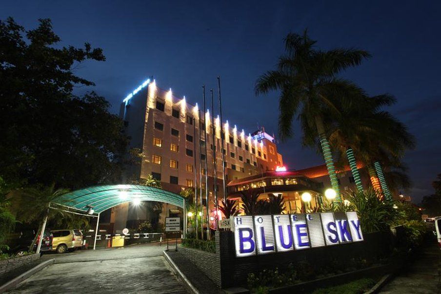 Blue Sky Hotel Balikpapan Exterior photo