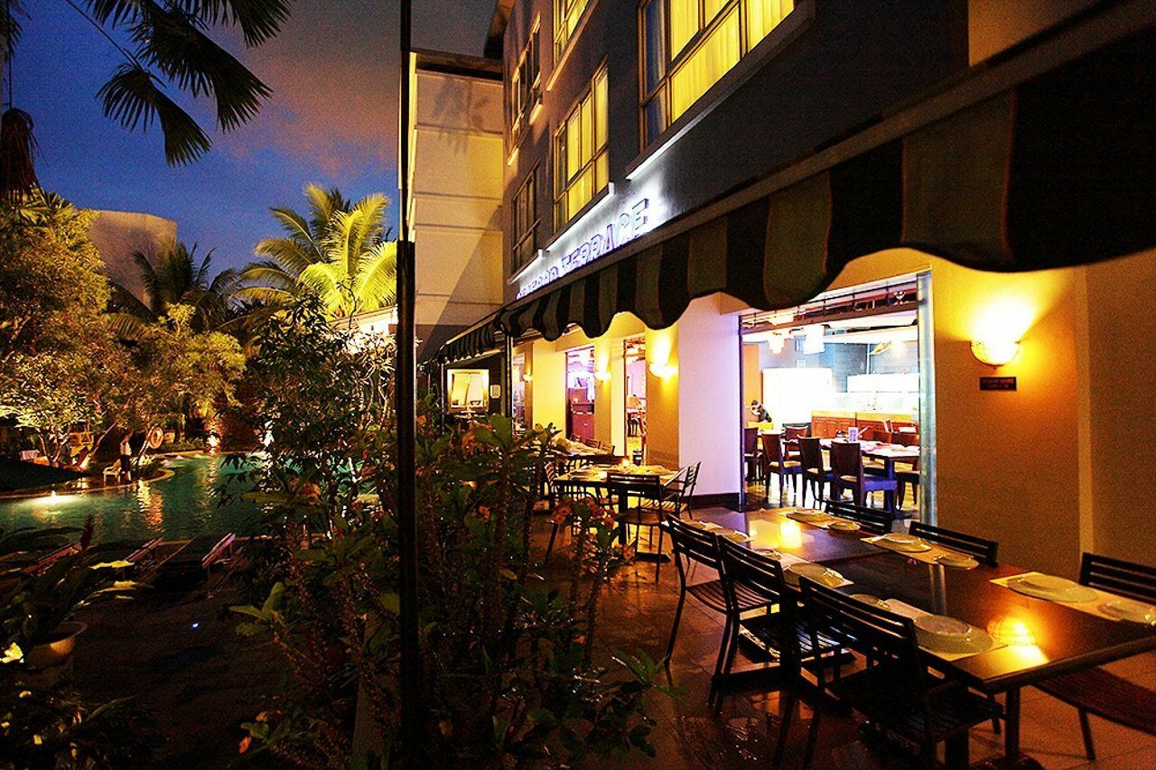 Blue Sky Hotel Balikpapan Exterior photo